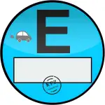 Finest Folia Haftfolie E Plakette für Windschutzscheibe Umweltplakette Feinstaubplakette Spaßplakette Fun Folie für Fahrzeug Auto Kfz Zubehör R101 (E, 1 Stück)