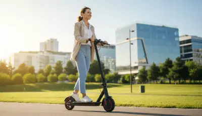 Faltbarer E-Roller: Dein urbaner Begleiter